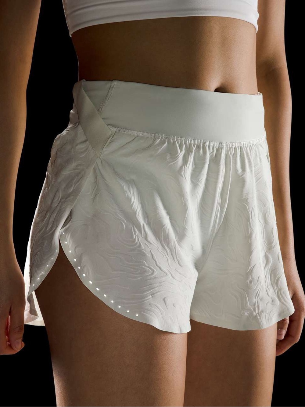 Lululemon Fast and Free High-Rise Short 2" *Airflow in Bone size 8 NWT